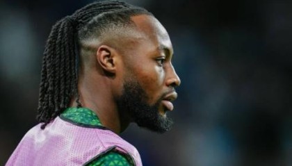 参加非职业+英格兰4个级别联赛+欧冠，塞门约为历史第二人