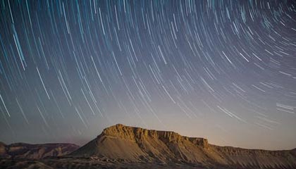 马斯切拉诺不满判罚被裁判罚下！离场时不停鼓掌